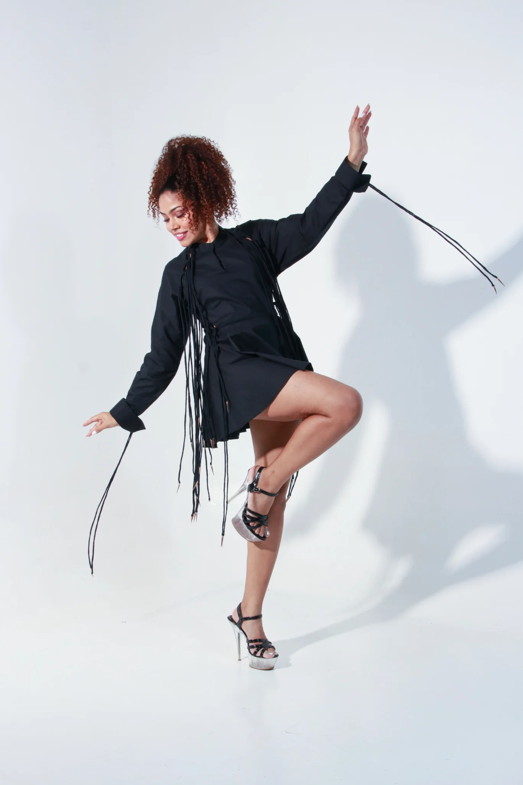 Black connecting strings top