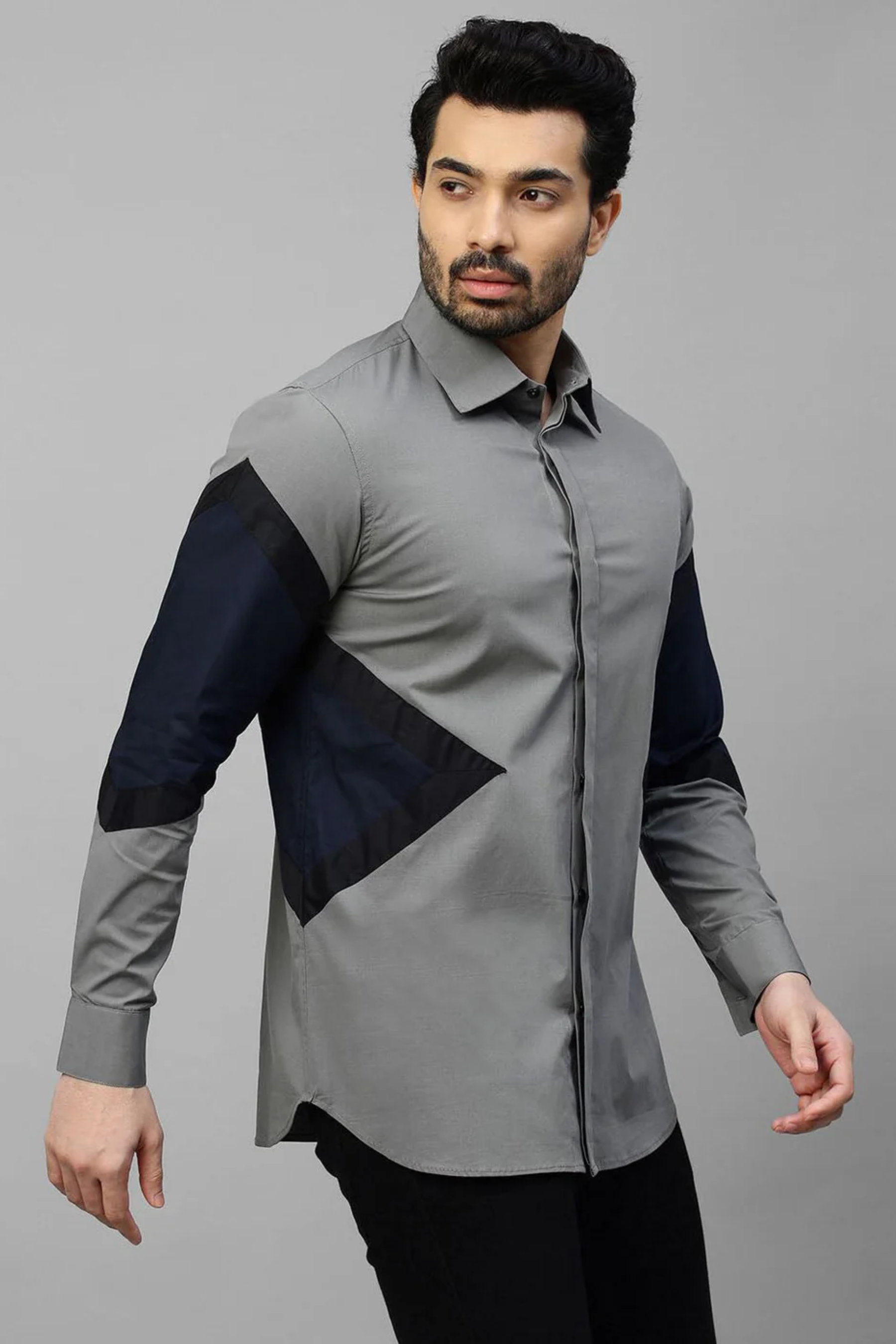 Grey shirt with arrow feature