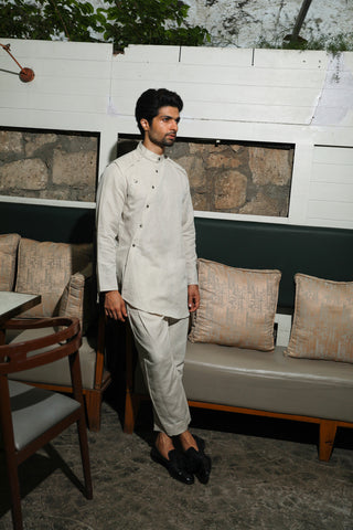 Ecru linen mandarin collar shirt with diagonal placket feature and narrow pants.