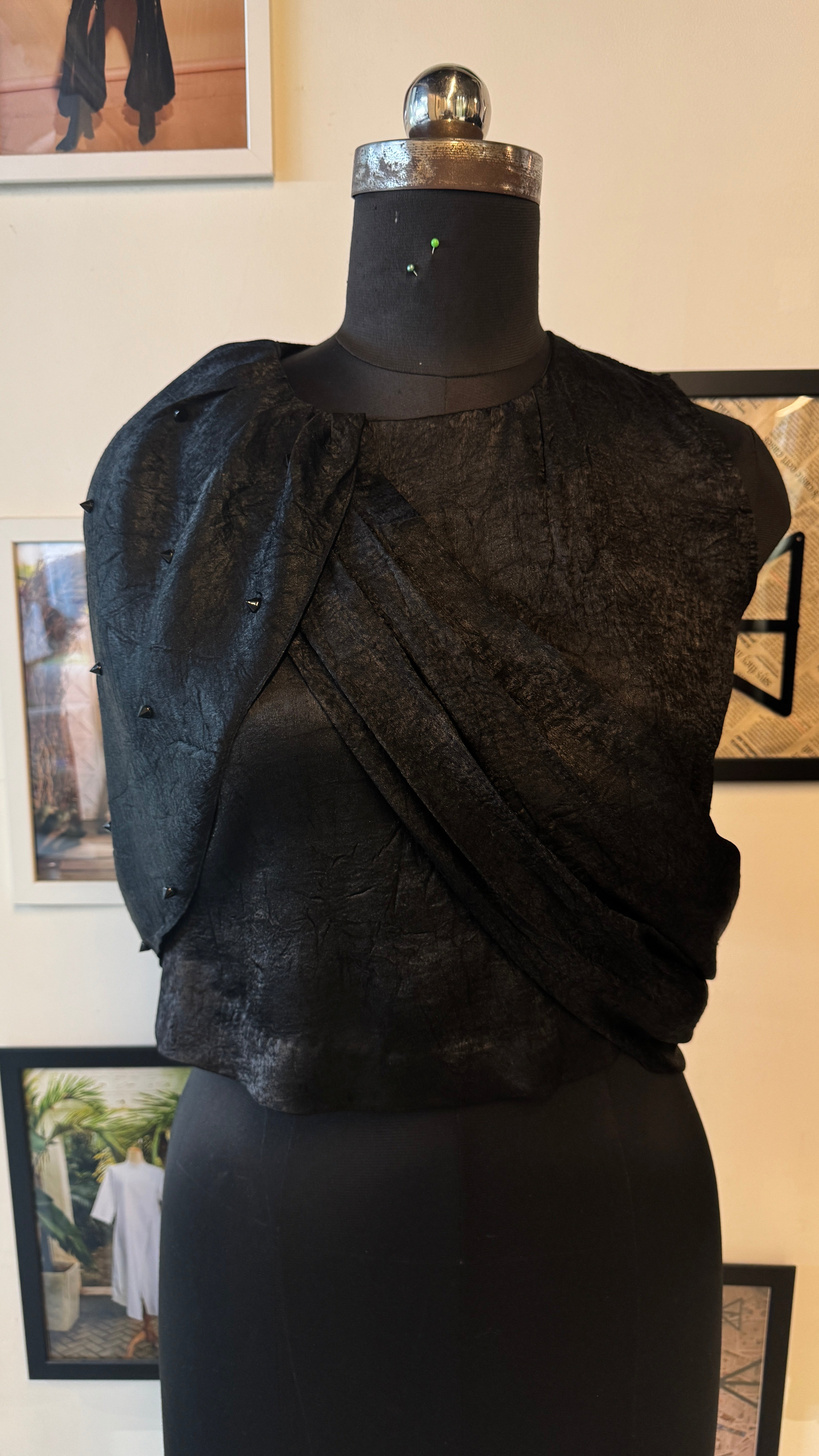 Black Velevt Texture Top Withone Side Arm Drape Cape With Rivets Attached To Neckline