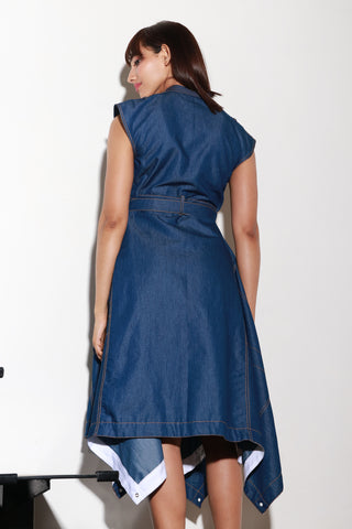 Sleeveless denim maxi dress with a waist belt and asymmetric flare on the sides.