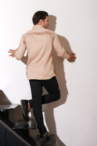 Beige classic shirt with diagonal flap with buckle.