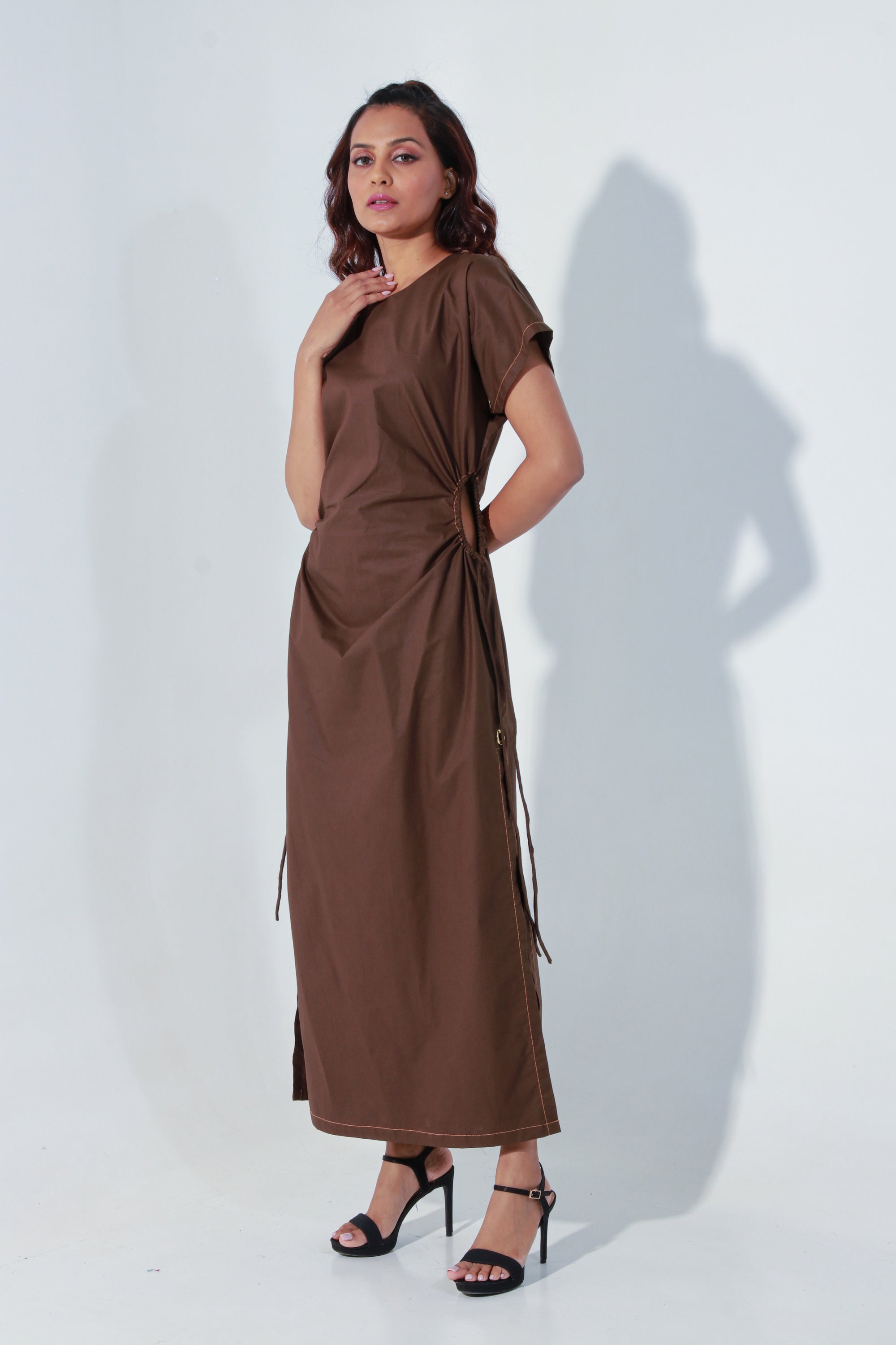 Brown dress with raglan sleeves
