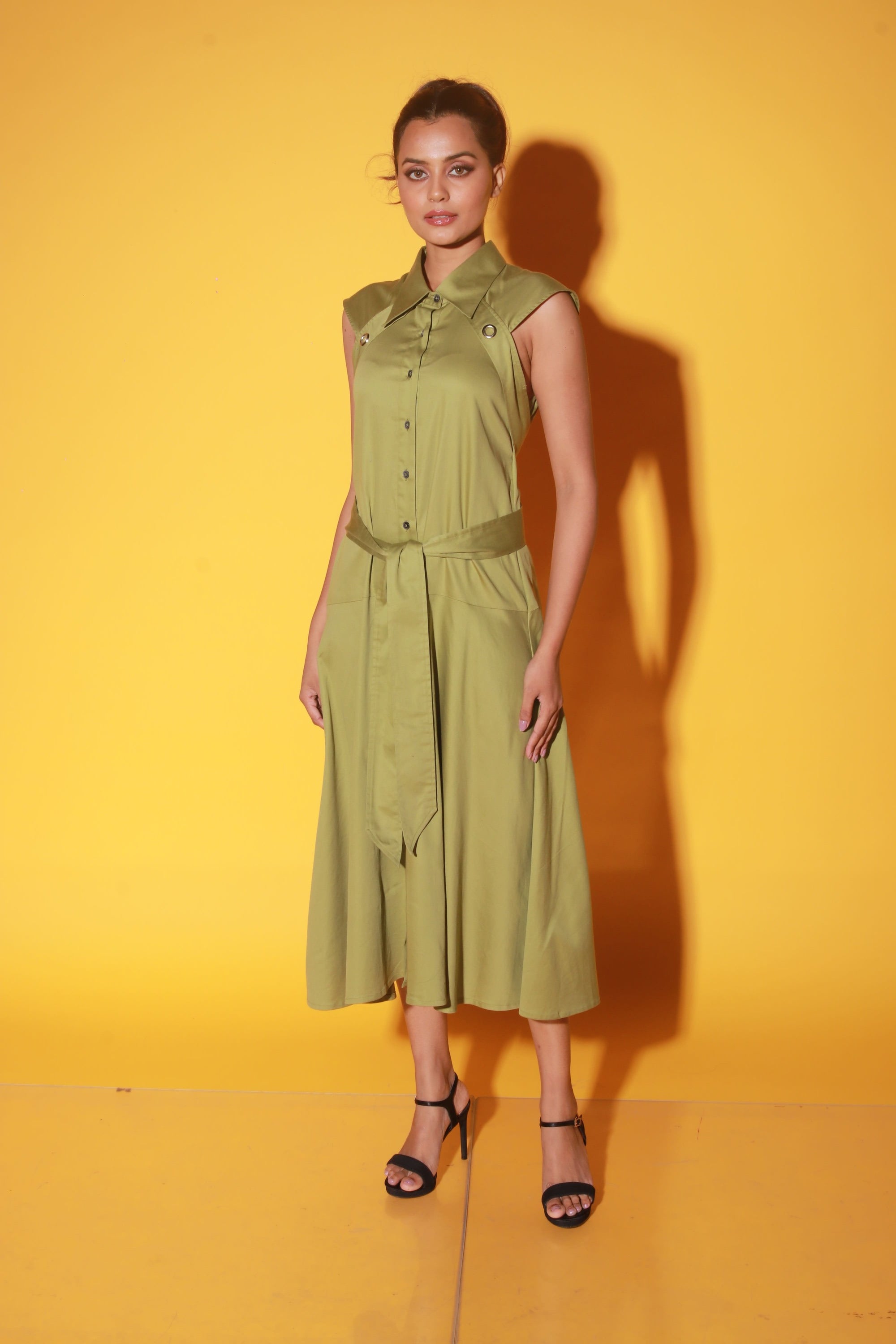 Knee length dress with collar