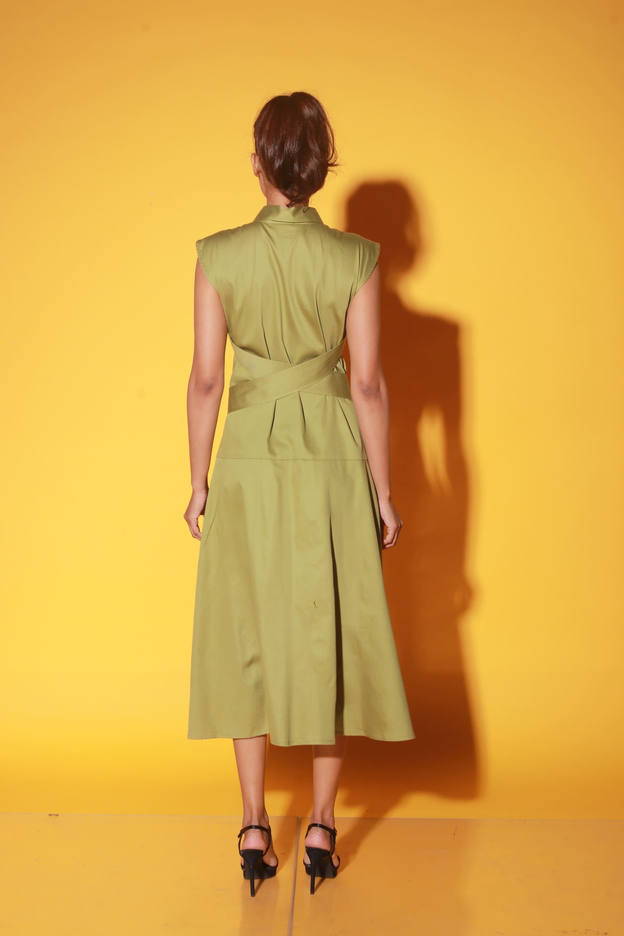 Knee length dress with collar