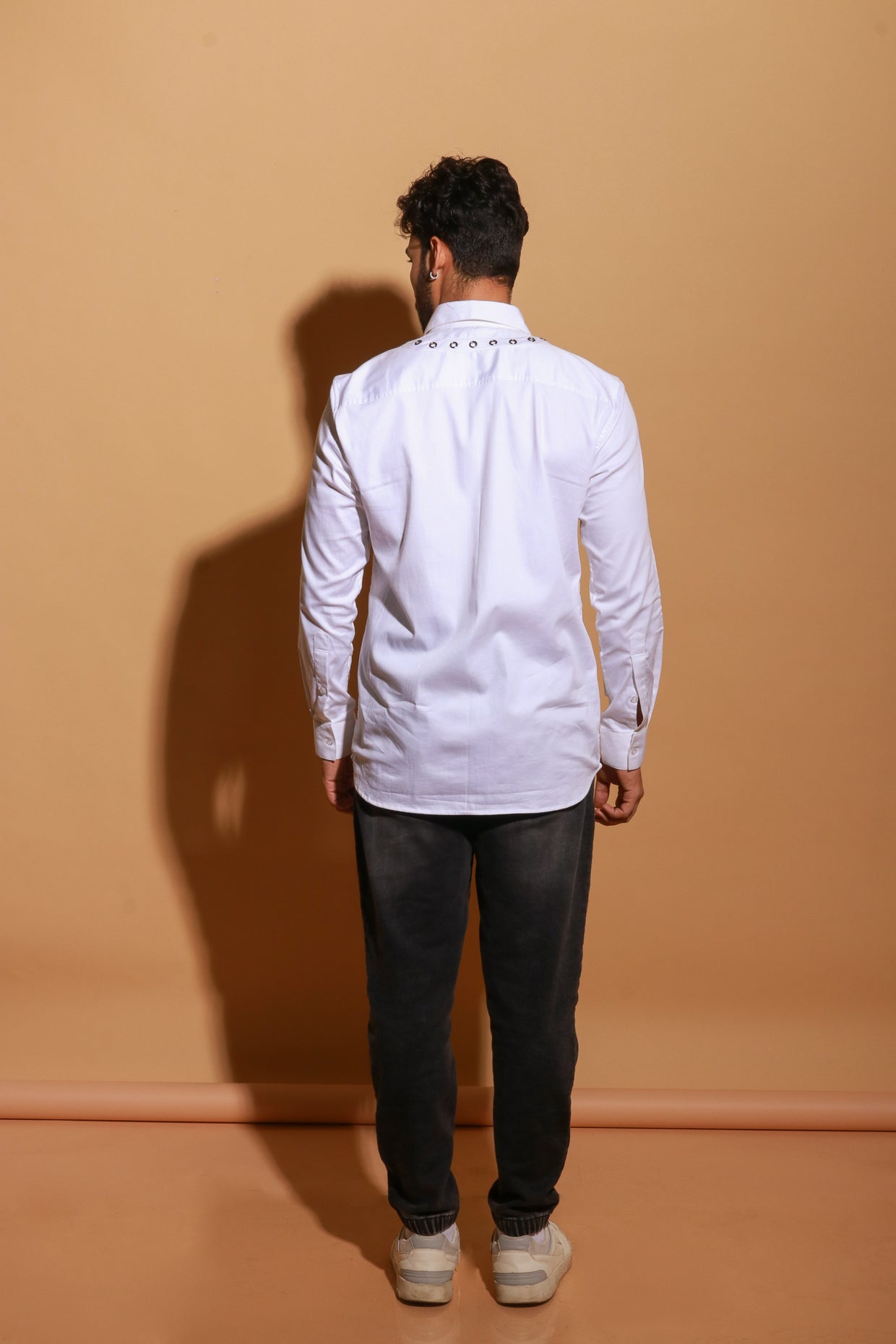 Classic white full sleeve shirt with eyelets harness feature