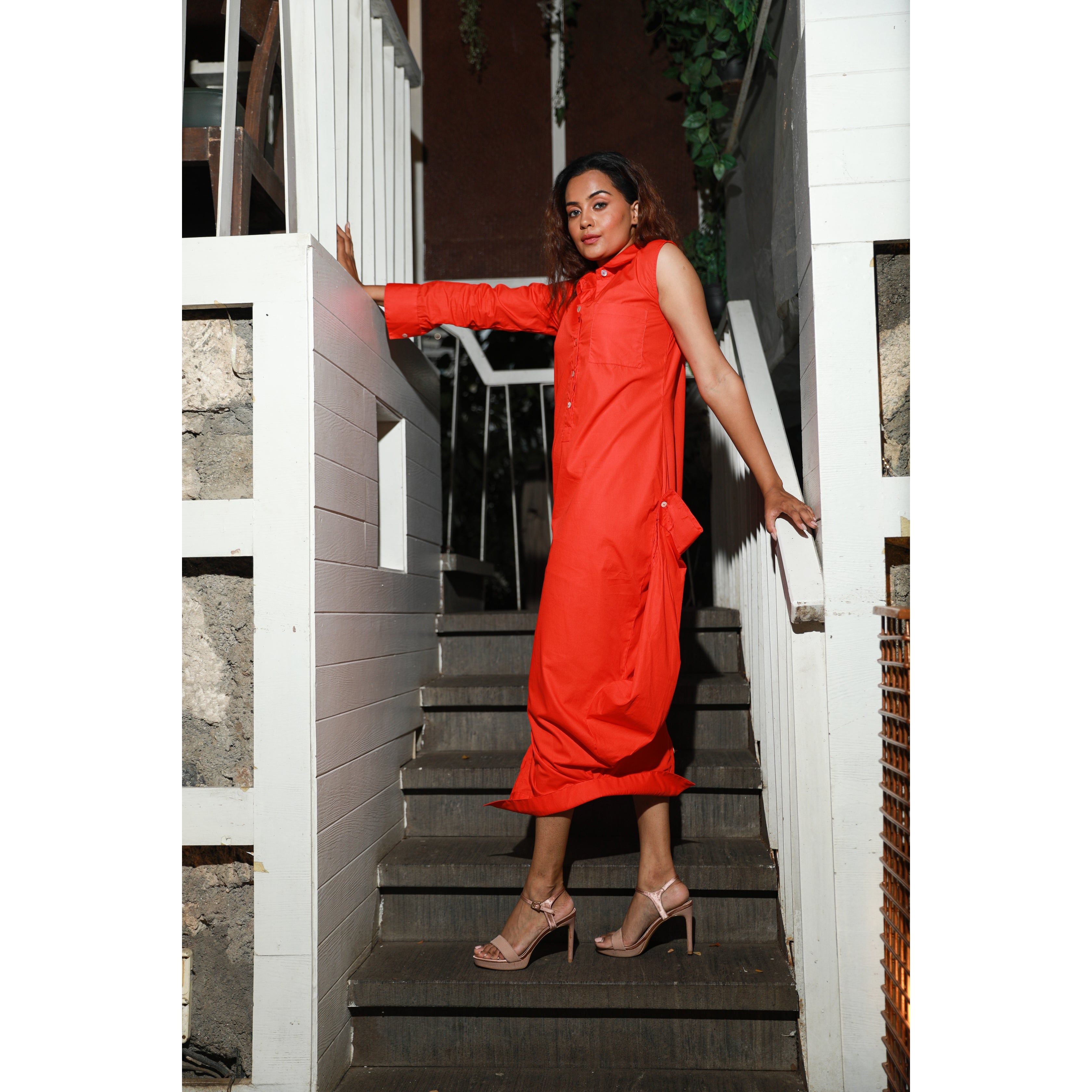 Shirt dress with collar feature at the bottom