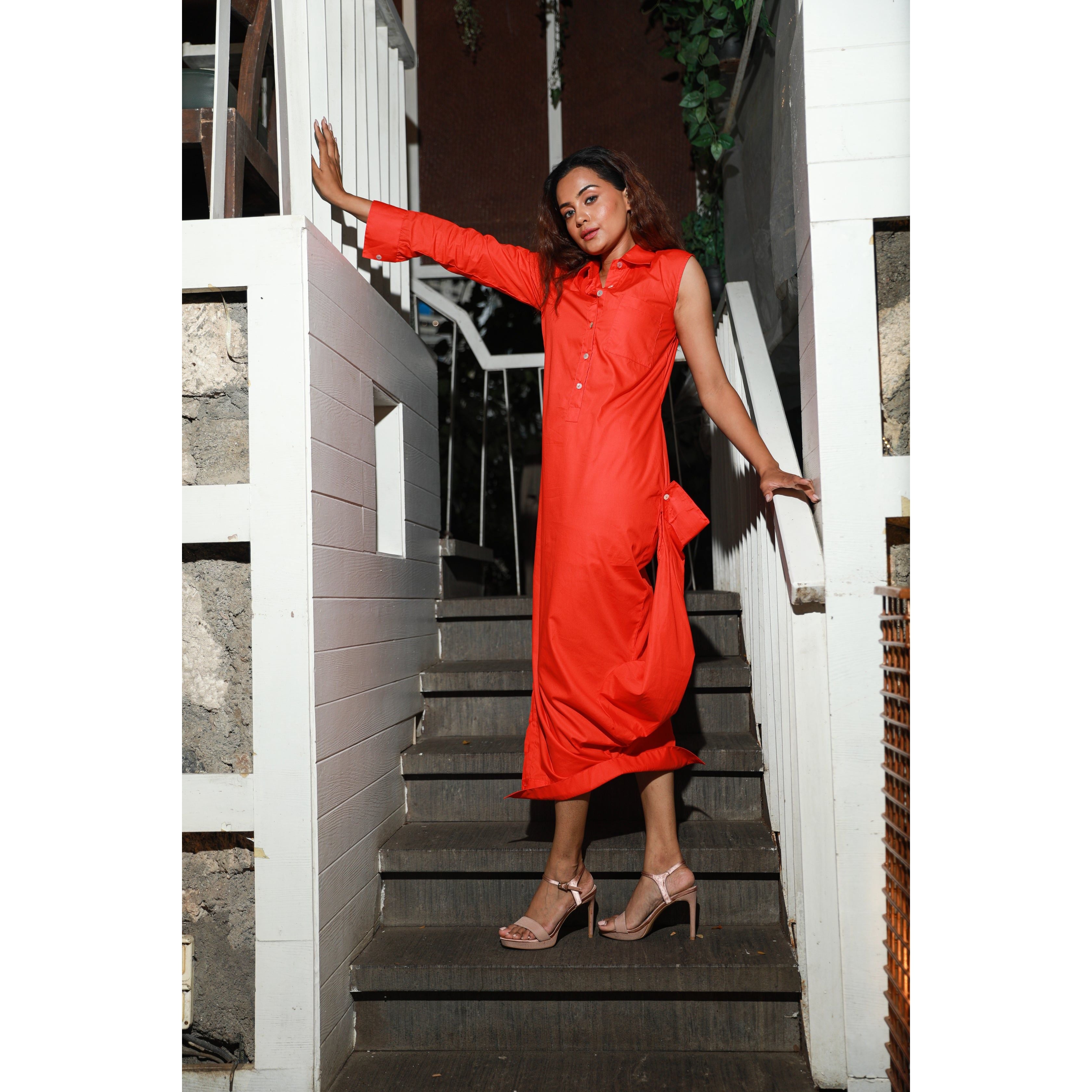 Shirt dress with collar feature at the bottom