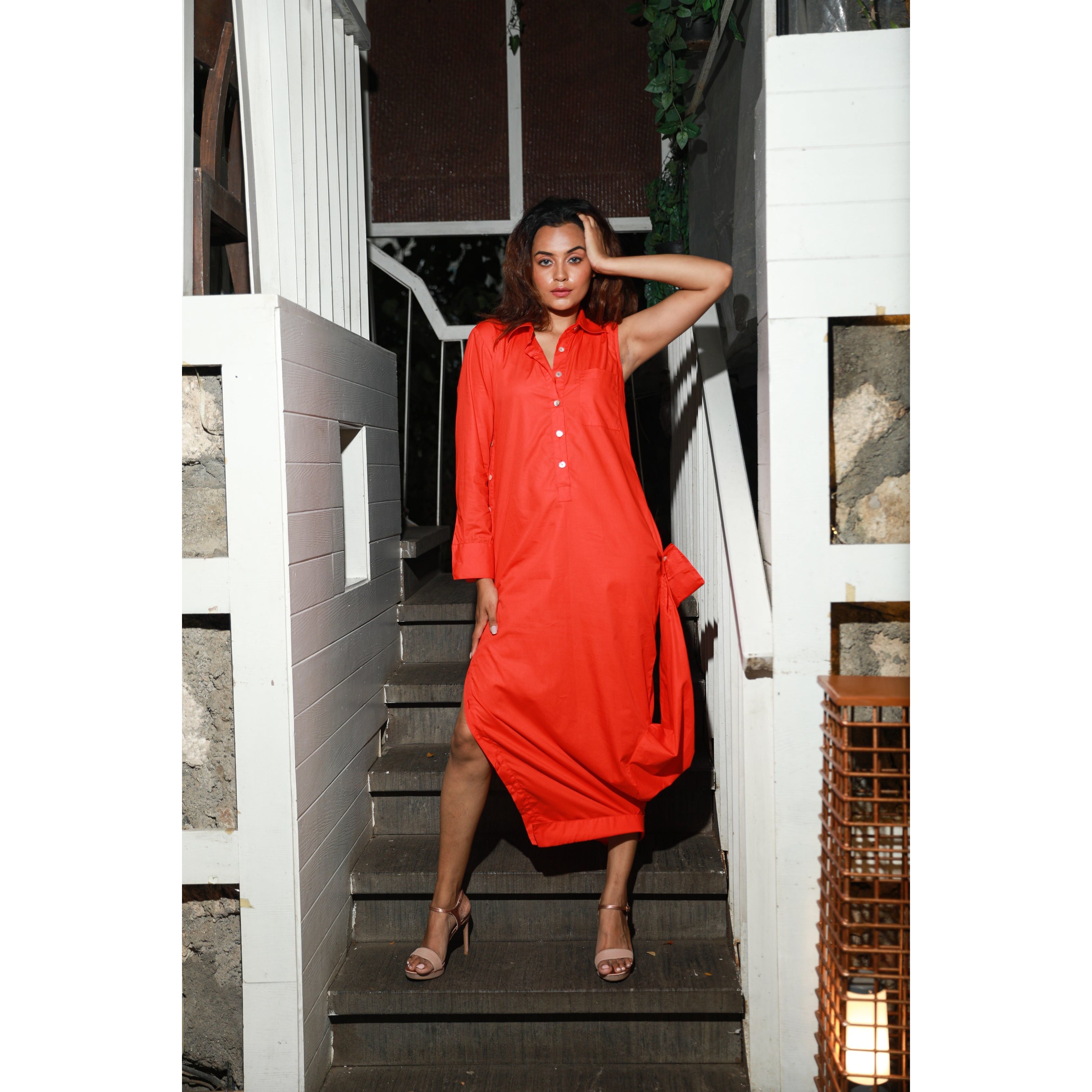 Shirt dress with collar feature at the bottom