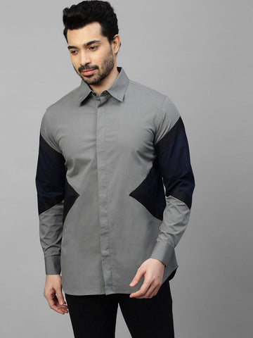 Grey shirt with arrow feature