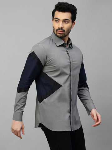 Grey shirt with arrow feature