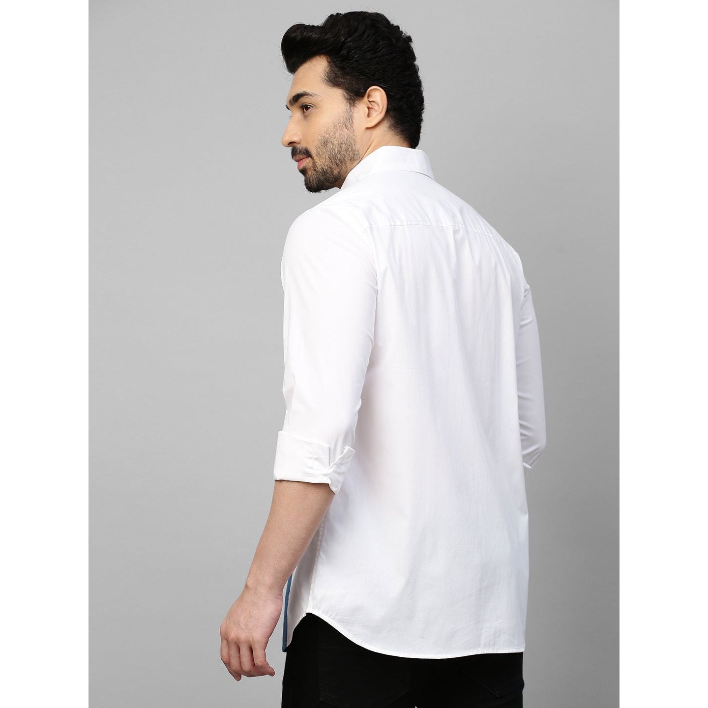 Shirt with slit pocket feature